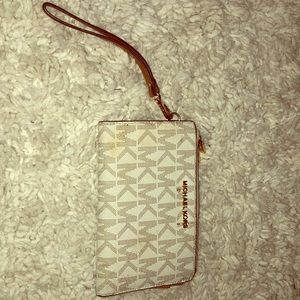 michael kors wristlet